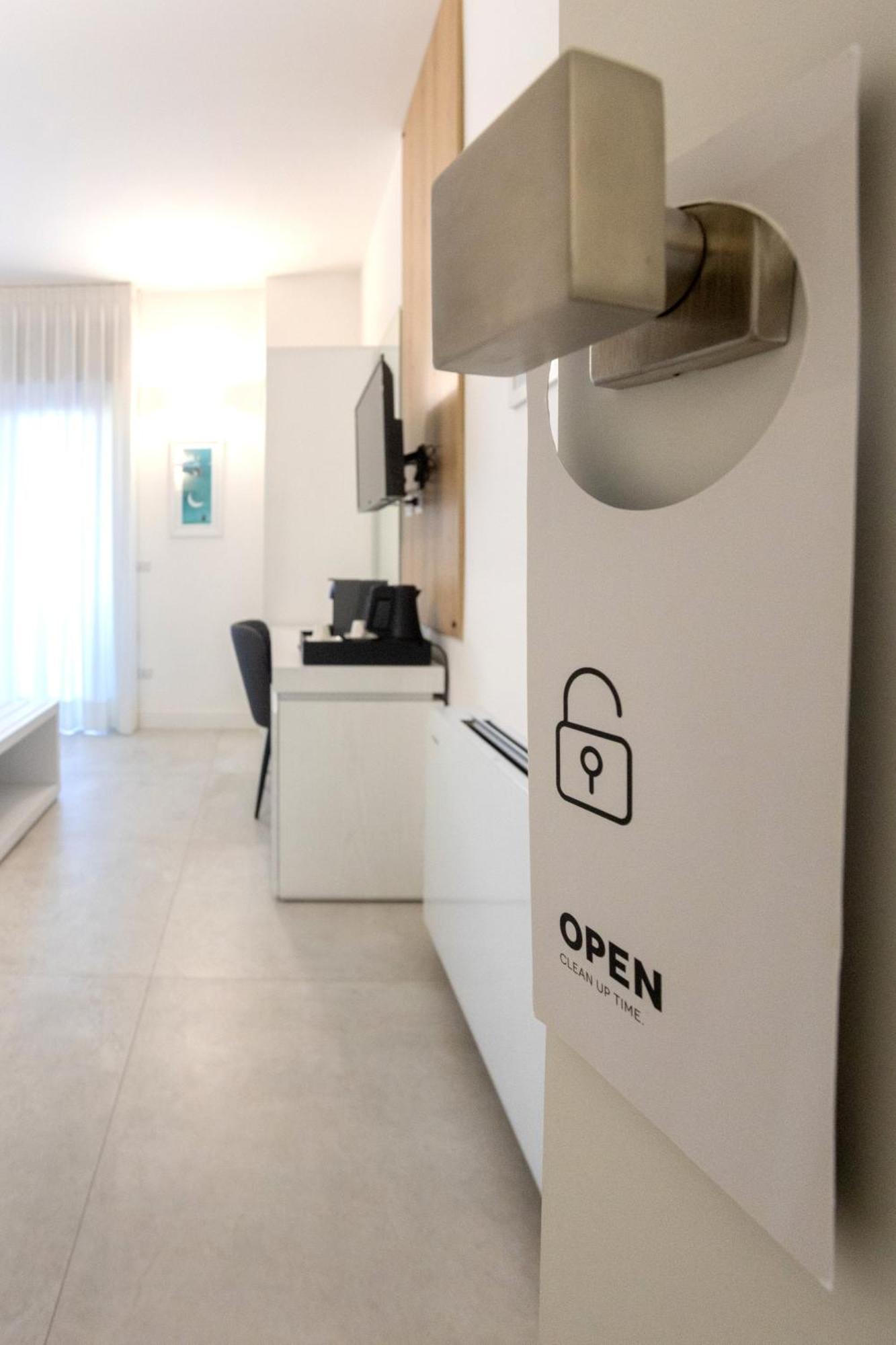 Lo Studio Di Viale Lo Re Camere & Caffe' Lecce Exterior photo